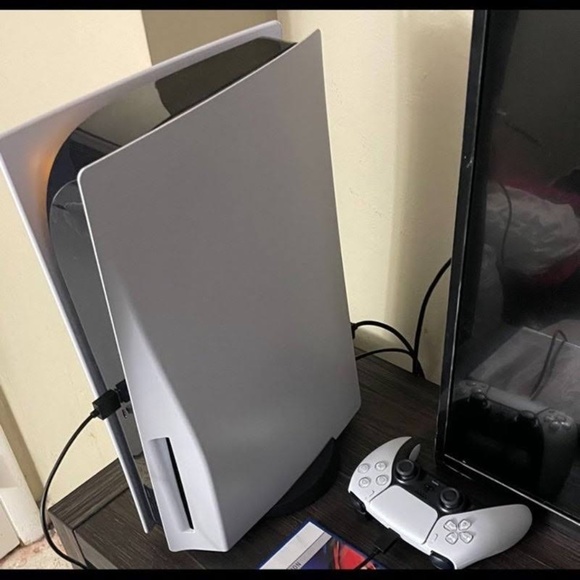 Ps5 with controller 6 games including pro pass - Picture 1 of 1